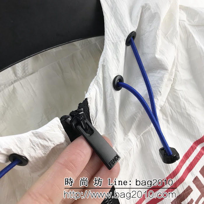 FENDI芬迪 系列款 19ss春季斜杠印花 定制科技折痕面料 男款風衣外套 ydi2498